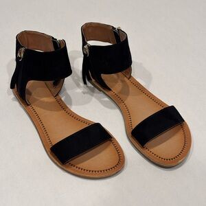 Dollhouse Black and Tan Sandals